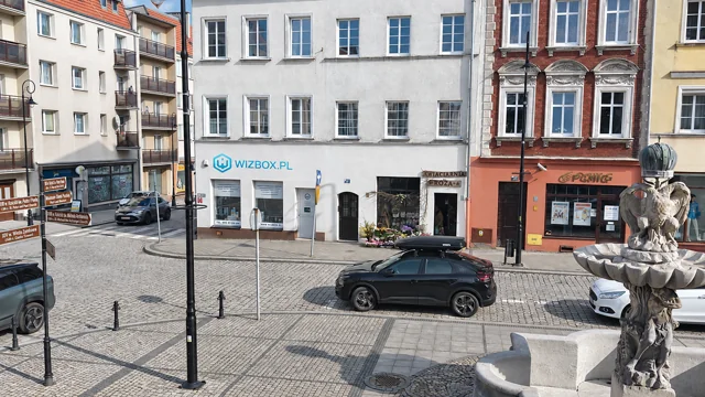 WIZBOX przy Rynku 21 w Prudniku — widok sklepu od strony rynku